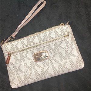 MICHAEL Michael Kors Bags - Michael Kors Jet Set Medium Wristlet MICHAEL Michael Kors Bags - Michael Kors Jet Set Medium Wristlet